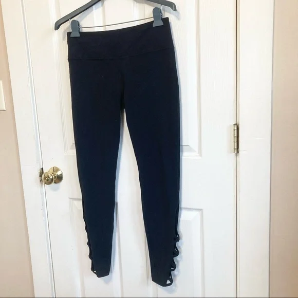 Glyder High Rise Black Criss Cross Lattice Hem Leggings Size Medium - Picture 9 of 9